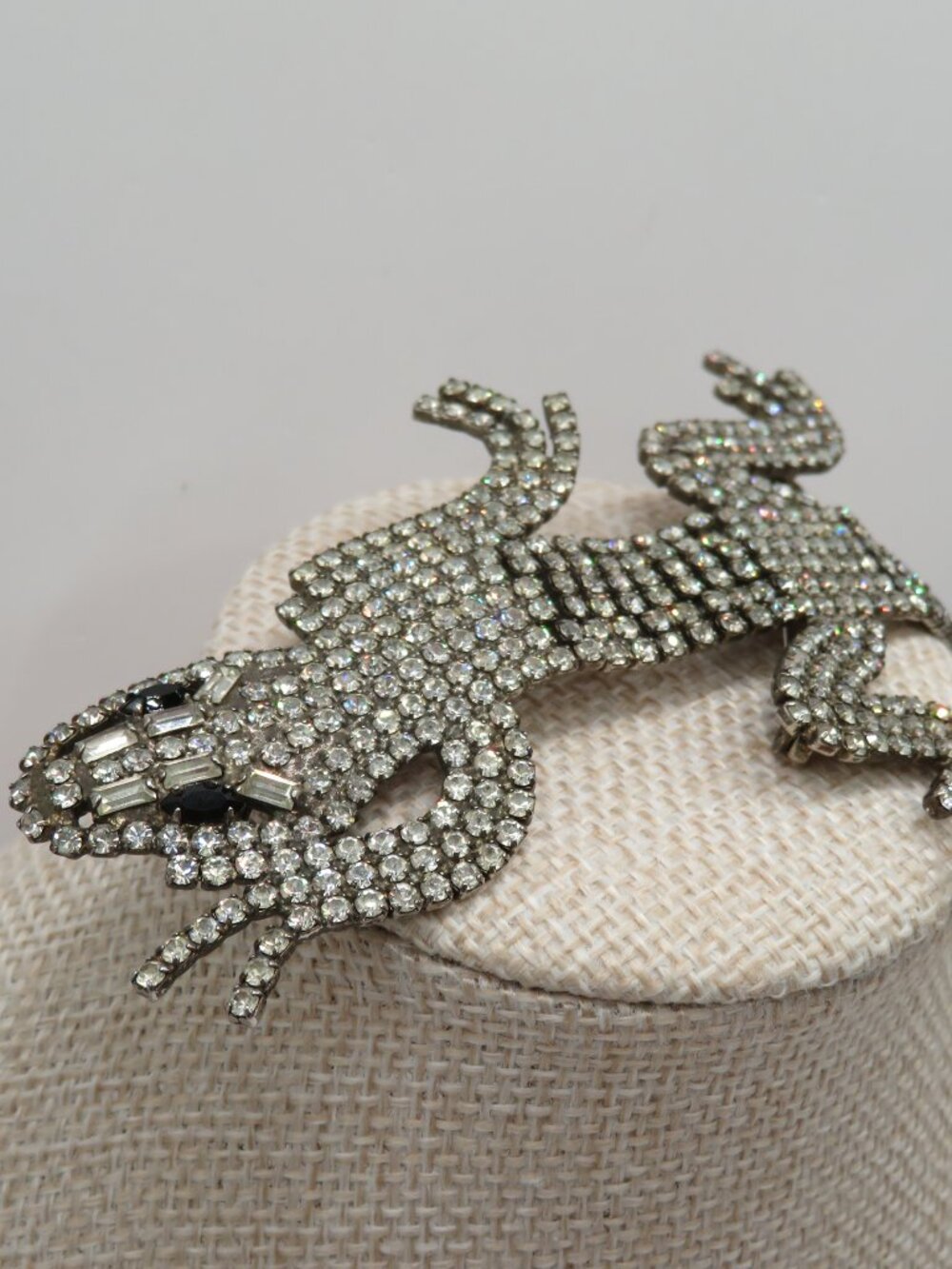 Vintge Lizard Rhinestone Silver Tone Brooch
